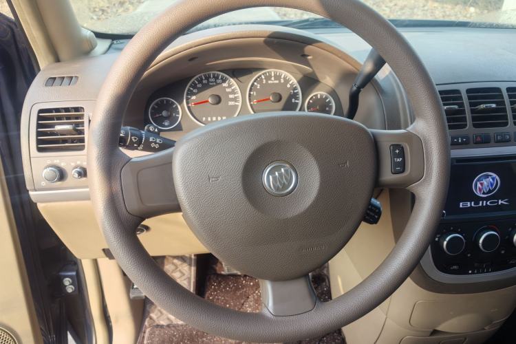 Used Buick GL8 2014 2.4L Classic Edition Interior 5