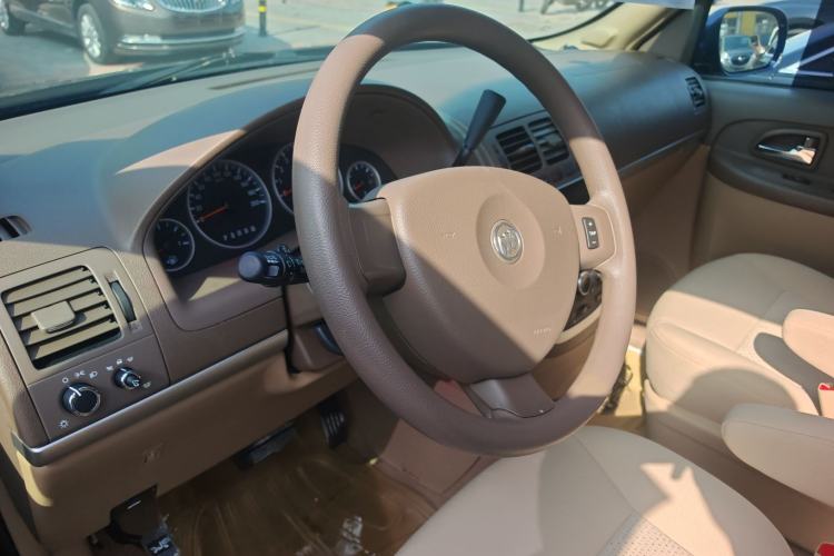 Used Buick GL8 2014 2.4L Classic Edition Interior 5
