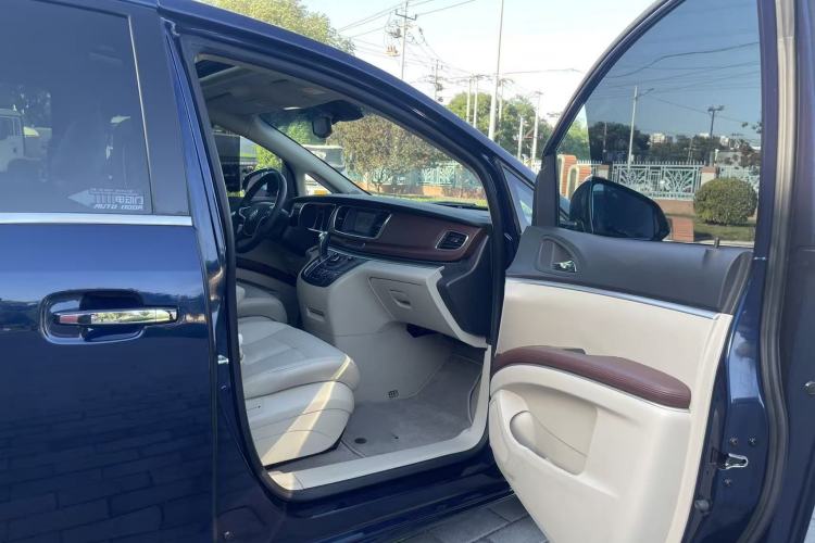 Used Buick GL8 2014 3.0L GT Luxury Business Haoya Edition Interior 8