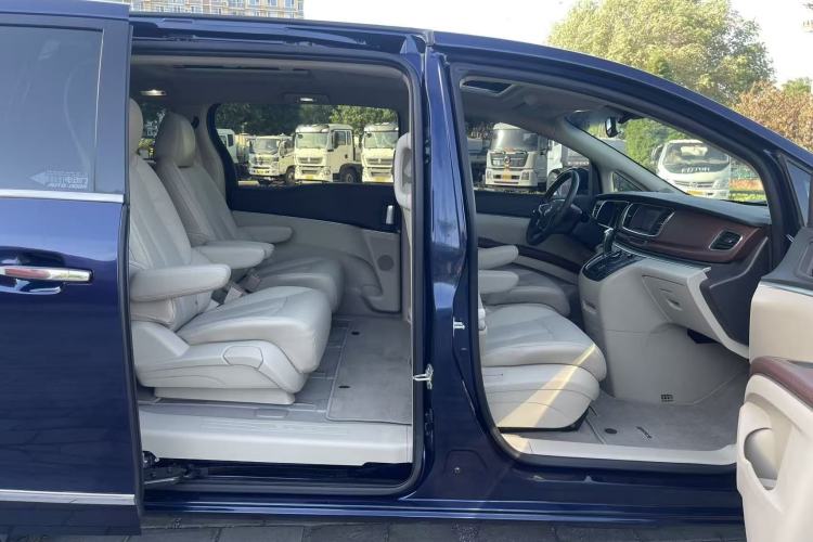 Used Buick GL8 2014 3.0L GT Luxury Business Haoya Edition Interior 9