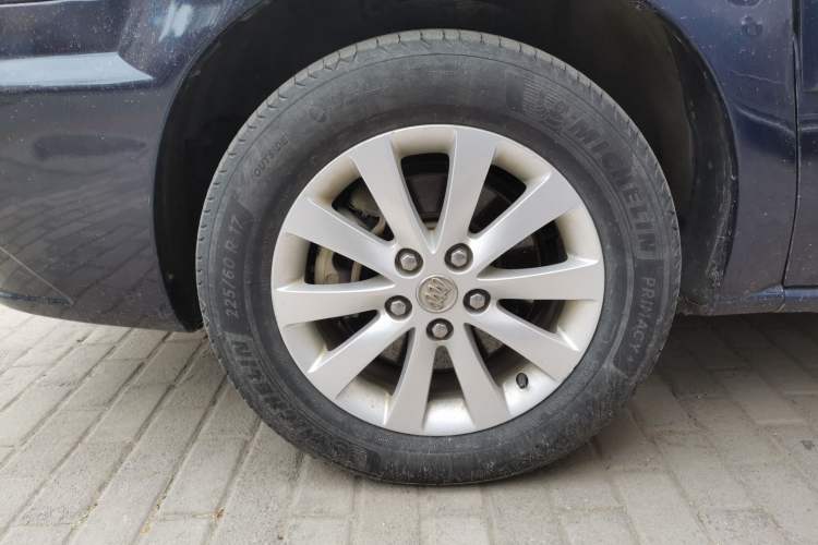 Used Buick GL8 2014 2.4L Classic Edition Left Front Wheel Hub