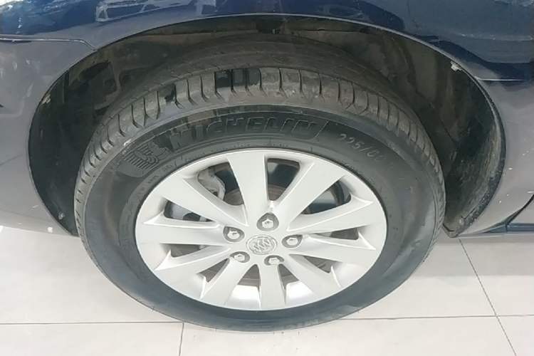 Used Buick GL8 2014 2.4L Classic Edition Left Front Wheel Hub
