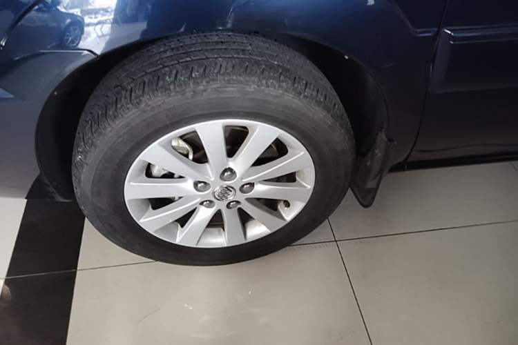 Used Buick GL8 2014 2.4L Classic Edition Left Front Wheel Hub