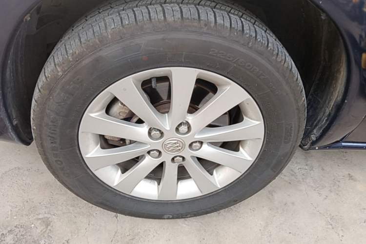 Used Buick GL8 2014 2.4L Classic Edition Left Front Wheel Hub