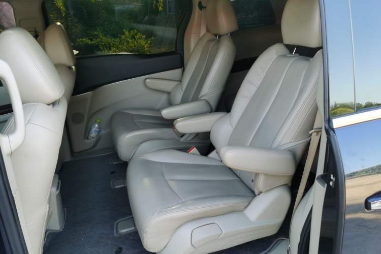 Used Buick GL8 2014 3.0L GT Luxury Business Haoya Edition Left Rear Seat
