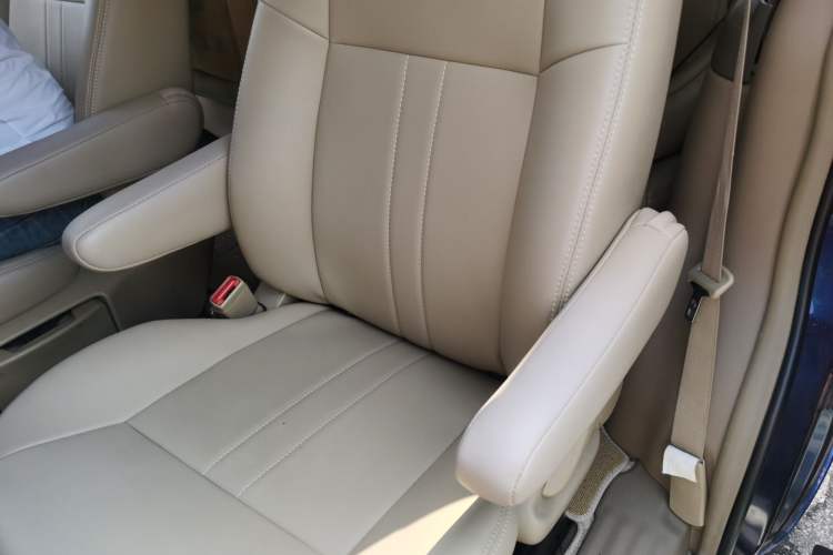 Used Buick GL8 2014 2.4L Classic Edition Left Rear Seat
