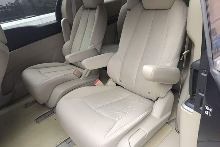 Used Buick GL8 2014 2.4L CT Luxury Business Comfort Edition Left Rear Seat