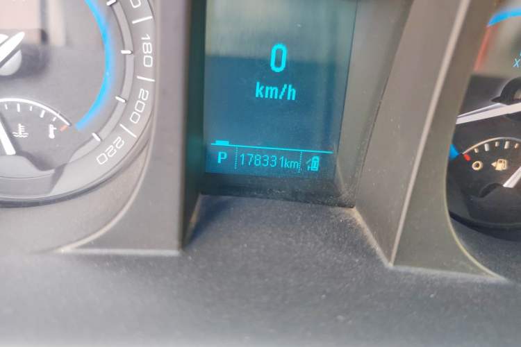 Used Buick GL8 2014 3.0L XT Luxury Business Flagship Edition Odometer Close Up