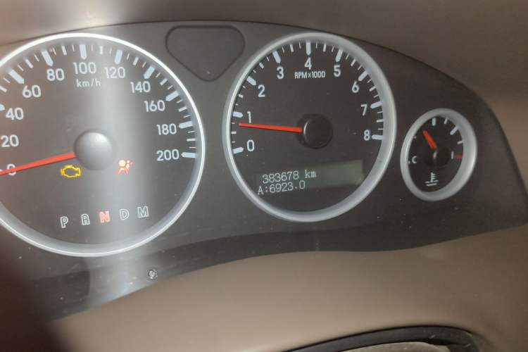 Used Buick GL8 2014 2.4L Classic Edition Odometer Close Up