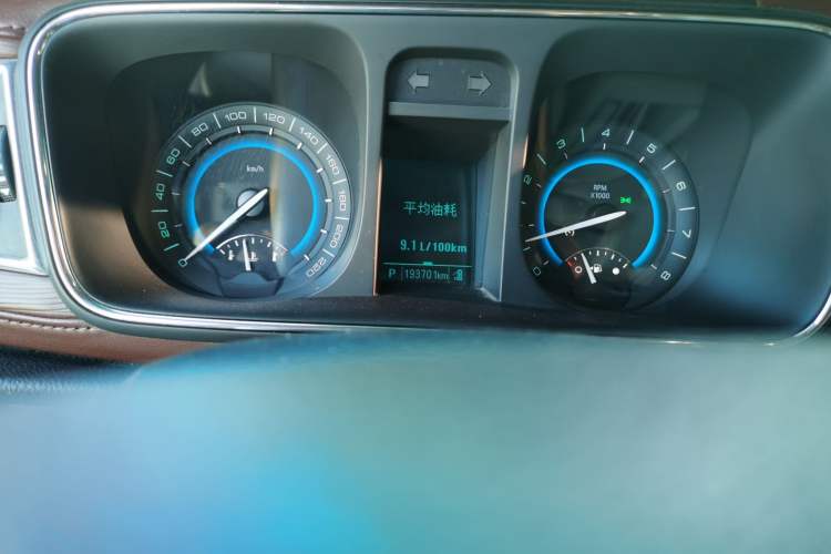 Used Buick GL8 2014 3.0L GT Luxury Business Haoya Edition Odometer Close Up