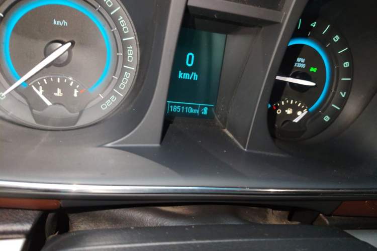 Used Buick GL8 2014 3.0L XT Luxury Business Flagship Edition Odometer Close Up
