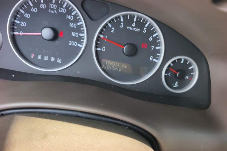 Used Buick GL8 2014 2.4L Classic Edition Odometer Close Up