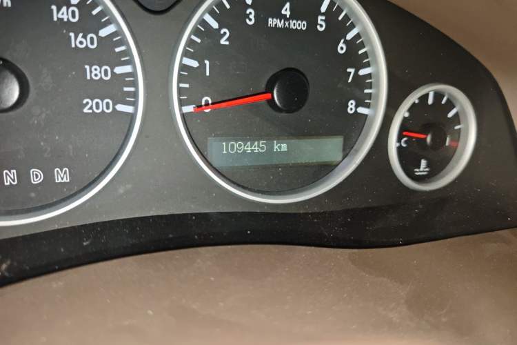 Used Buick GL8 2014 2.4L Classic Edition Odometer Close Up