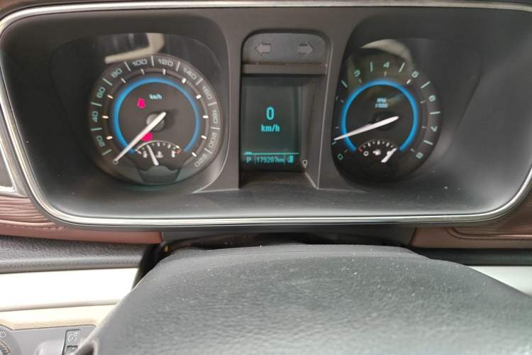 Used Buick GL8 2014 3.0L XT Luxury Business Flagship Edition Odometer Close Up