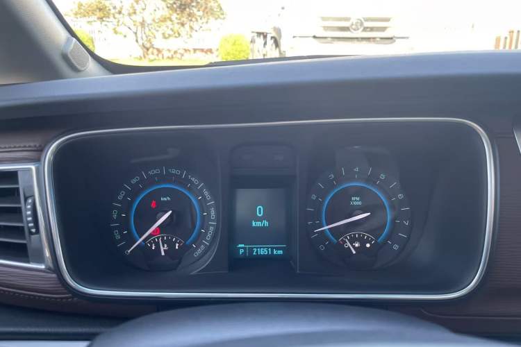 Used Buick GL8 2014 3.0L GT Luxury Business Haoya Edition Odometer Close Up