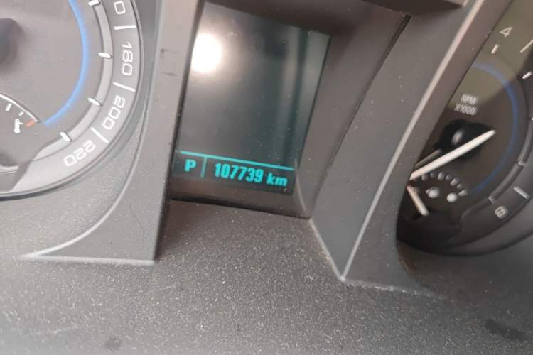 Used Buick GL8 2014 3.0L GT Luxury Business Haoya Edition Odometer Close Up