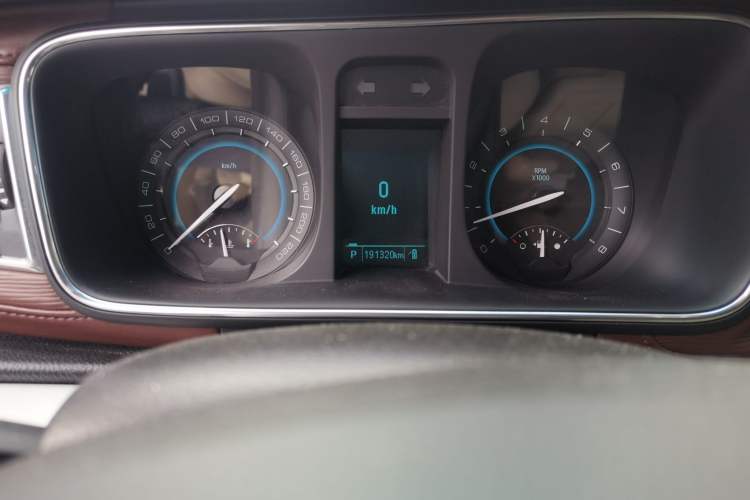 Used Buick GL8 2014 3.0L GT Luxury Business Haoya Edition Odometer Close Up