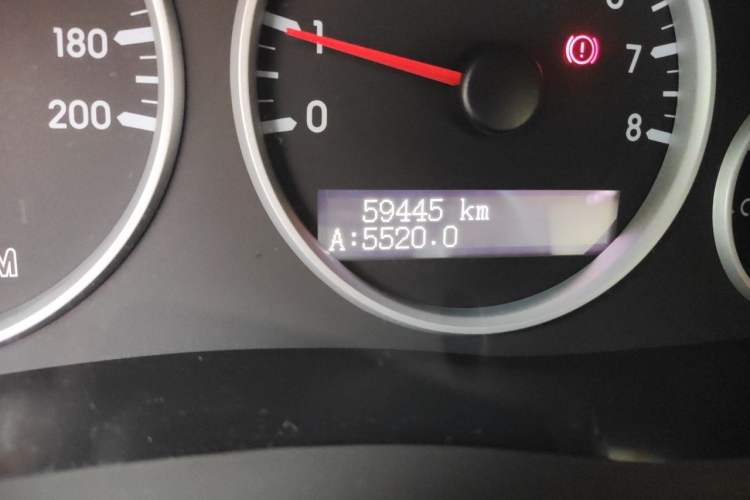 Used Buick GL8 2014 2.4L Classic Edition Odometer Close Up