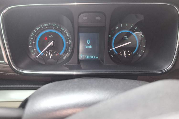 Used Buick GL8 2014 3.0L XT Luxury Business Flagship Edition Odometer Close Up