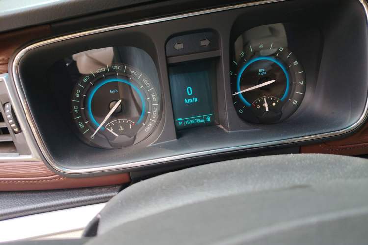 Used Buick GL8 2014 3.0L XT Luxury Business Flagship Edition Odometer Close Up