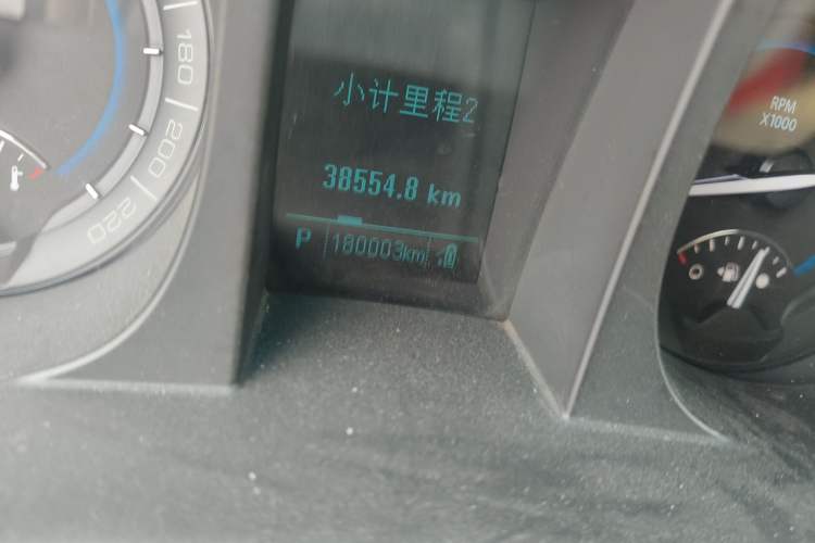 Used Buick GL8 2014 2.4L CT Luxury Business Comfort Edition Odometer Close Up