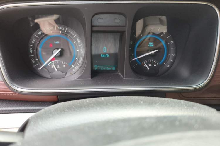 Used Buick GL8 2014 3.0L GT Luxury Business Haoya Edition Odometer Close Up