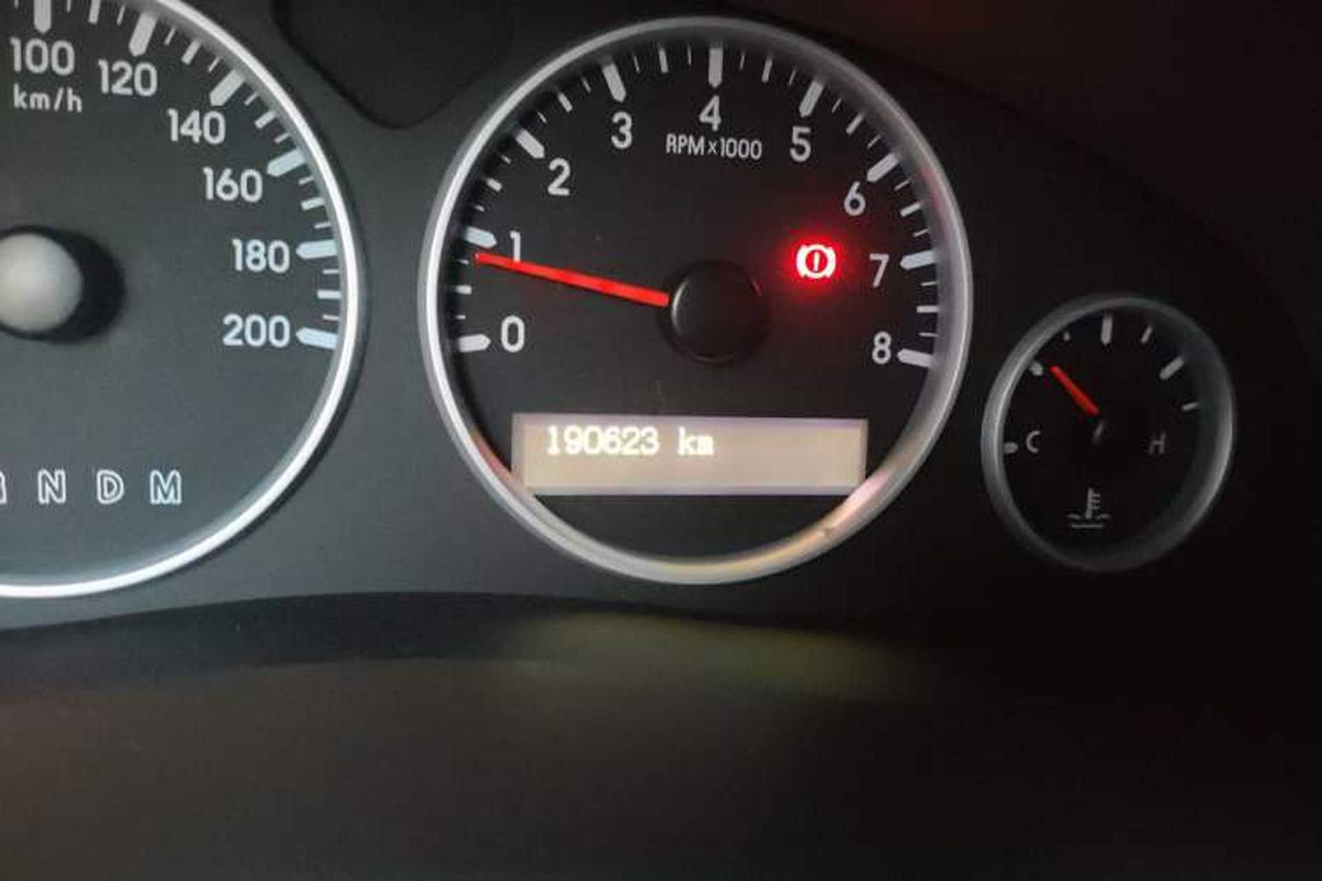 Used Buick GL8 2014 2.4L Classic Edition Odometer Close Up