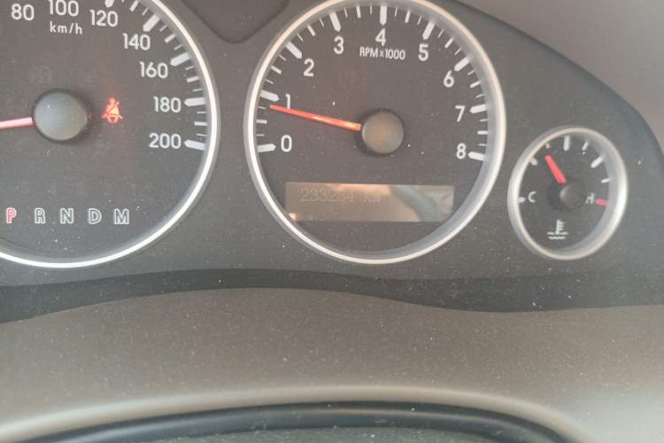 Used Buick GL8 2014 2.4L Classic Edition Odometer Close Up