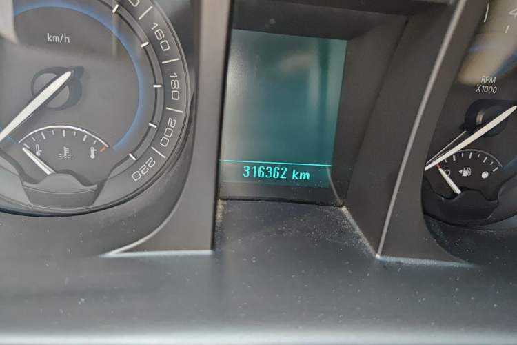 Used Buick GL8 2014 2.4L CT Luxury Business Comfort Edition Odometer Close Up