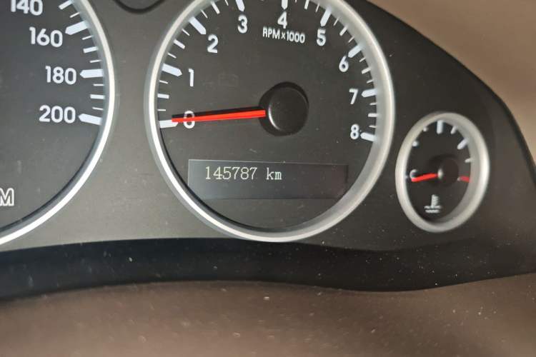 Used Buick GL8 2014 2.4L Classic Edition Odometer Close Up