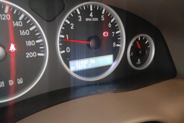 Used Buick GL8 2014 2.4L Classic Edition Odometer Close Up