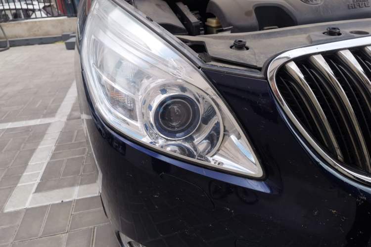 Used Buick GL8 2014 3.0L GT Luxury Business Haoya Edition Right Front Headlight
