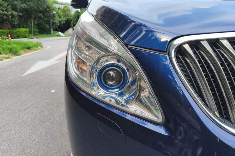 Used Buick GL8 2014 3.0L GT Luxury Business Haoya Edition Right Front Headlight