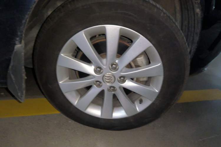 Used Buick GL8 2014 2.4L Classic Edition Right Front Wheel Hub