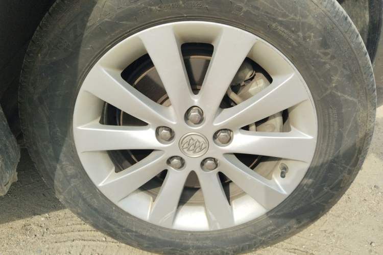Used Buick GL8 2014 2.4L Classic Edition Right Front Wheel Hub