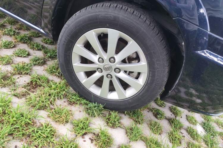 Used Buick GL8 2014 2.4L Classic Edition Right Front Wheel Hub