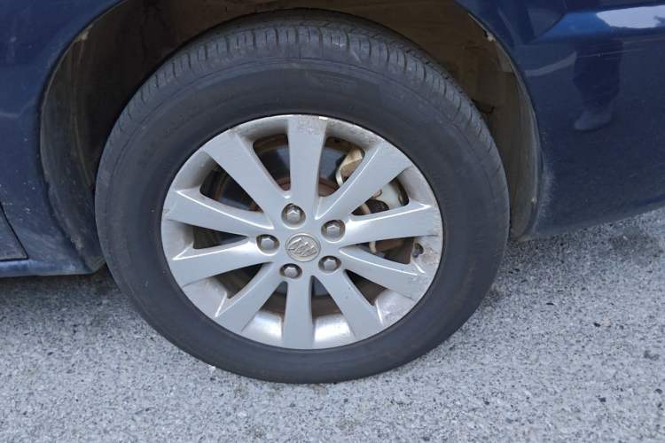 Used Buick GL8 2014 2.4L Classic Edition Right Front Wheel Hub