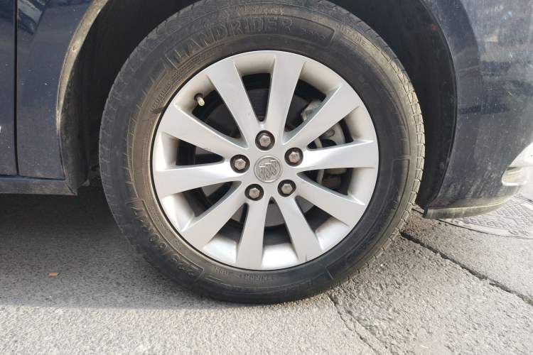 Used Buick GL8 2014 2.4L LT Luxury Business Executive Edition Right Front Wheel Hub