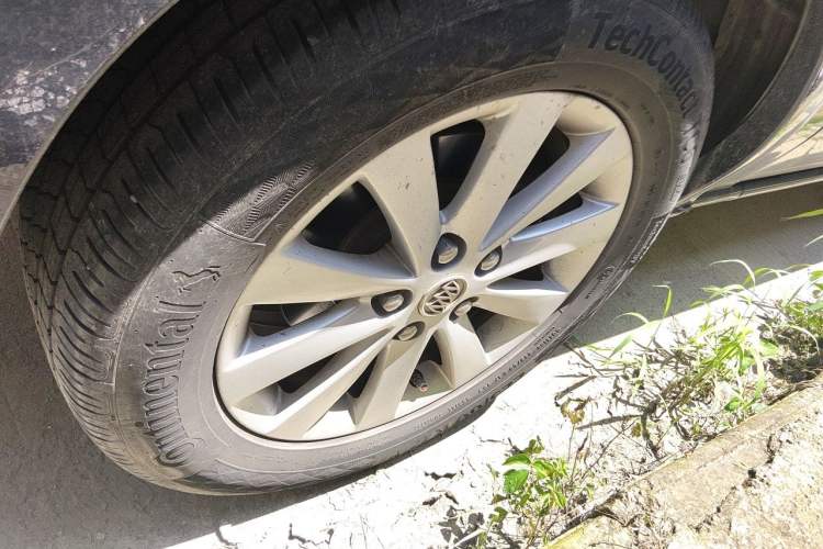 Used Buick GL8 2014 2.4L Executive Edition Right Front Wheel Hub
