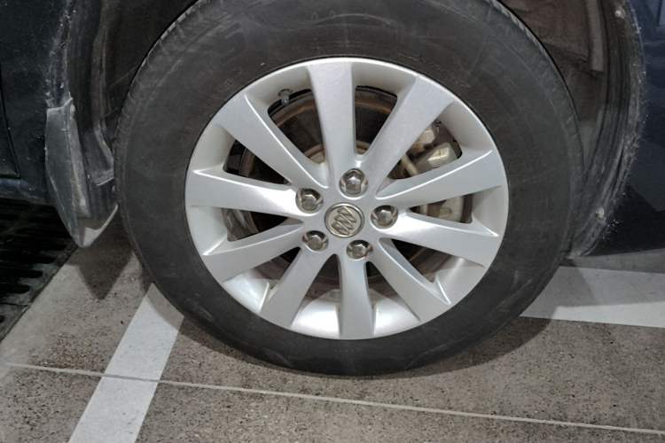 Used Buick GL8 2014 2.4L Classic Edition Right Front Wheel Hub