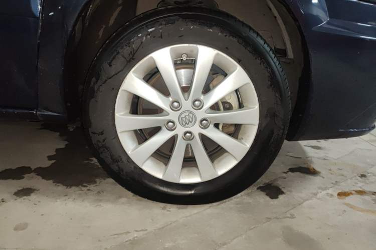 Used Buick GL8 2014 2.4L Comfort Edition Right Front Wheel Hub