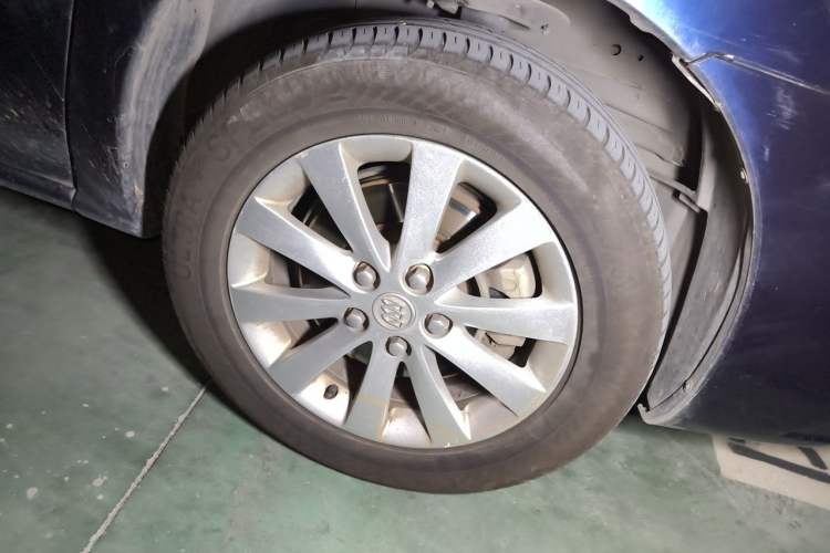 Used Buick GL8 2014 2.4L Classic Edition Right Front Wheel Hub