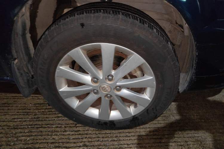 Used Buick GL8 2014 2.4L Classic Edition Right Front Wheel Hub