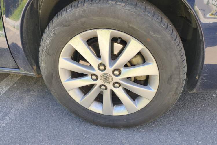 Used Buick GL8 2014 2.4L Comfort Edition Right Front Wheel Hub