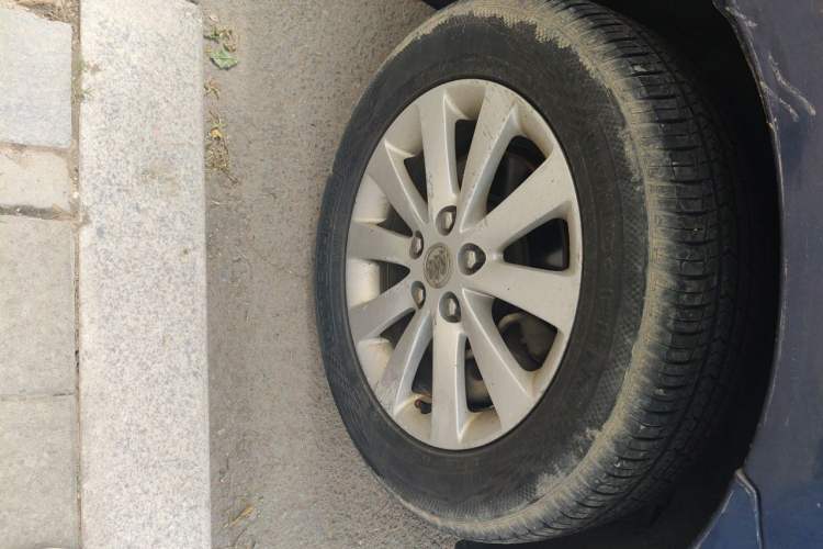 Used Buick GL8 2014 2.4L Classic Edition Right Front Wheel Hub