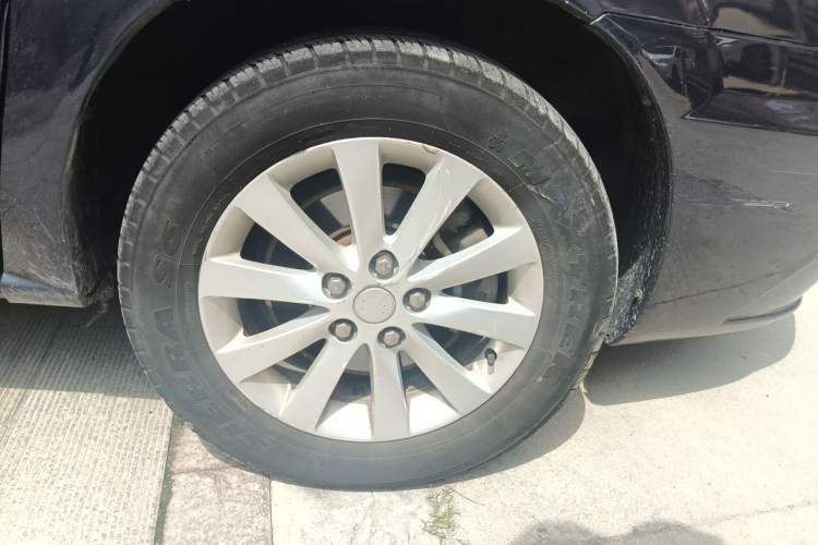 Used Buick GL8 2014 2.4L Comfort Edition Right Front Wheel Hub