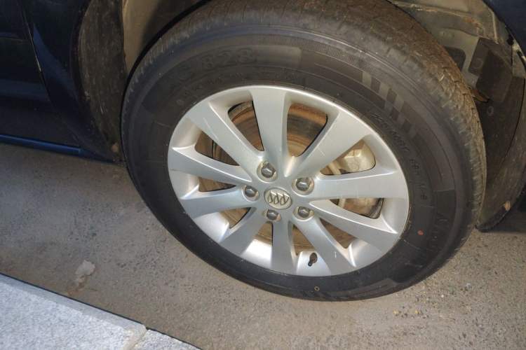Used Buick GL8 2014 2.4L Comfort Edition Right Front Wheel Hub