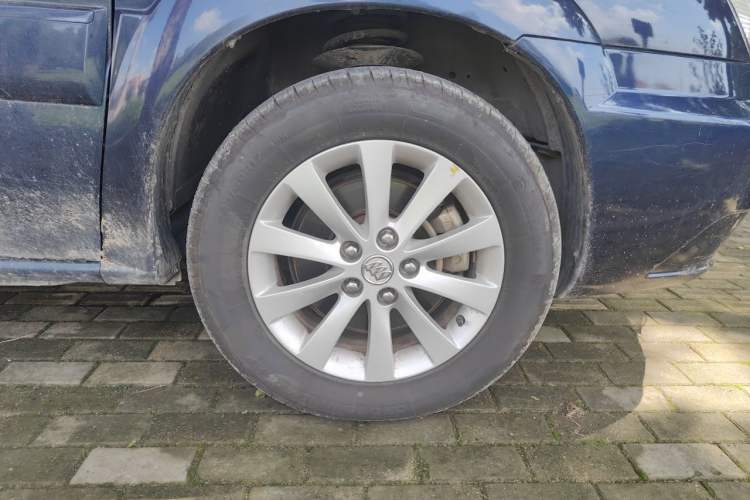 Used Buick GL8 2014 2.4L Classic Edition Right Front Wheel Hub