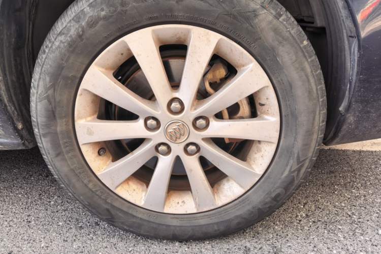 Used Buick GL8 2014 2.4L Classic Edition Right Front Wheel Hub