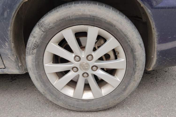 Used Buick GL8 2014 2.4L Comfort Edition Right Front Wheel Hub